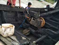 Percikan Api Mengenai Knalpot Mesin, Perahu Nelayan di Pamekasan Terbakar