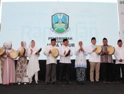 Membuka Festival Ramadhan, Gubernur Khofifah Berikan Tunjangan Kepada Ratusan Huffadz se-Madura