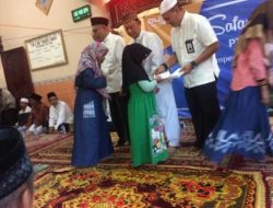 PT. Garam Persero Santuni Anak Yatim dan Serahkan Infaq Masjid Sebesar Rp 10 Juta