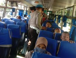 Gelar Operasi Pekat, Polisi Periksa Kendaraan dan Penumpang