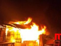 Pasar Waru Terbakar, Empat Kios Ludes Dilalap Api