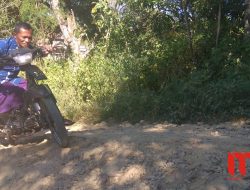 Warga Desa Tampojung Minta Jalan Poros yang Rusak Diperbaiki