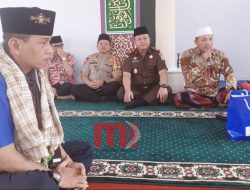 Dituntun Rois Syuriah PCNU, Kepala BPBD Sampang Masuk Islam