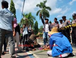 Peringati Hari Tani Nasional, Mahasiswa Demo DPRD Sumenep