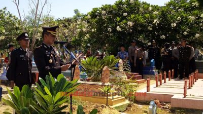 Berduka Cita, Kapolres Pamekasan Pimpin Upacara Pemakaman Almarhum Aiptu Syaiful Arkham