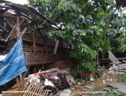 Angin Puting Beliung Sapu Rumah Warga di Sumenep Madura