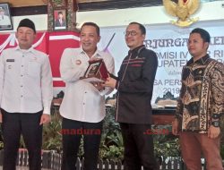 Kunker di Kabupaten Sampang, DPR RI Serahkan Bantuan Kepada Bupati dan Wabup