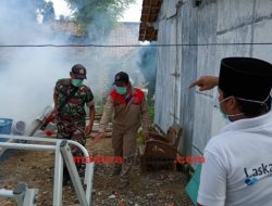 Tangkal DBD, Puskesmas Waru Lakukan Fogging di Sekeliling Rumah Warga