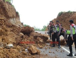 Sebab Longsor, Jalan Lingkar Utara Sumenep Madura Ditutup