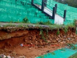Tribun Stadion A. Yani  Sumenep Ambruk