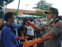 Antisipasi Penyebaran Covid-19, Polres Bangkalan Lakukan Penyemprotan Cairan Disinfektan