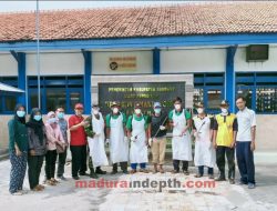 Cegah Corona, Pemdes Pulau Mandangin Lakukan Penyemprotan Disinfektan
