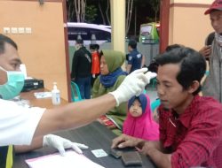 Ratusan Pendatang dari Jakarta Dihentikan Petugas di Posko Covid-19 Sampang