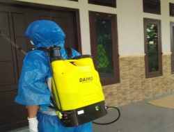 Rumahnya Disemprot Disinfektan, Ketua DPRD Sampang Apresiasi Satgas Covid-19 Desa Jrangoan