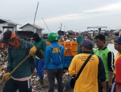 Usai Didemo Mahasiswa, PT Garam Persero Akhirnya Bersihkan Sampah di Dua Desa