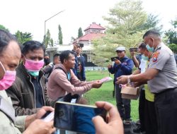 Bagi-bagi Masker dan Vitamin, Kapolres Bangkalan: Wartawan Merupakan ODR