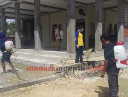 Cegah Covid-19, Pemdes Tobai Barat Lakukan Penyemprotan Disinfektan