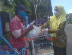 Prihatin Dengan Kondisi Masyarakat Kecil Ditengah Wabah Covid-19, Ikatan Adhyaksa Dharmakarini Bagi-Bagi Sembako Geratis