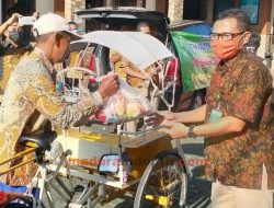 Bantu Masyarakat Ditengah Pandemi COVID-19, PN Sumenep Bagikan 90 Paket Sembako