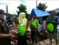 Peduli Warga Terdampak Covid-19, Kejari Sumenep Bagikan 100 Paket Sembako