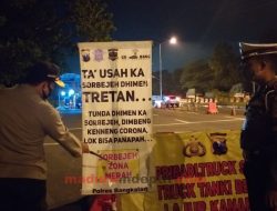 Dampak PSBB Surabaya Akses Suramadu Ditutup, Polres Bangkalan Pasang Banner