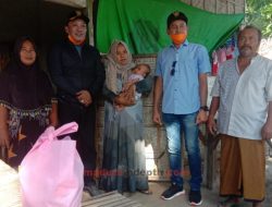 Kompak, Bupati dan Wabup Sampang Blusukan Bagikan Ratusan Paket Sembako