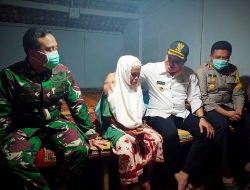 Sambangi Lansia dan Warga Kurang Mampu, Bupati Sampang: Orang Seperti ini Seharusnya Diprioritaskan