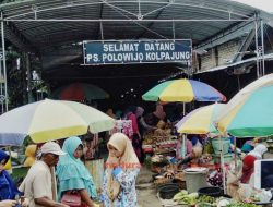 Aktivitas Warga di Pasar Kolpajung Tidak Memperhatikan Protokol Kesehatan di Tengah Pandemi Covid-19