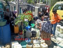 FRPB Distribusikan Air Bersih ke Dua Desa Terdampak Kekeringan di Pamekasan