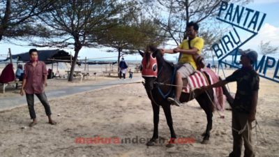 Bentuk Wisata Dokar di Sampang, Pemuda Ini Uji Coba di Pantai Camplong