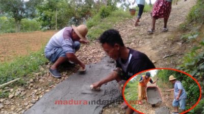 Warga Bangkes Perbaiki Jalan