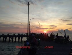 Potensi Wisata Pulau Mandangin, Menikmati Pesona Sunset di Ujung Dermaga