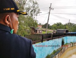 Pantau Banjir, Bupati Sampang Temukan Pompa Air Sungai Tak Berfungsi