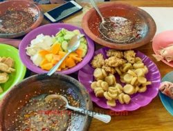 Rujak Kelang Khas Branta Pamekasan, Bikin Pelanggan ‘Ngiler’