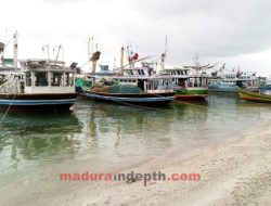 Musim Angin Barat, Nelayan Pulau Mandangin Tak Bisa Melaut