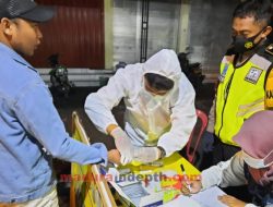 Malam Tahun Baru di Sampang, Sejumlah Warga Rapid Test di Tempat