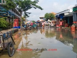 Akibat Luapan Sungai Kamoning, Fasum di Sampang Terendam