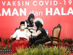 Ketua PCNU Sampang Disuntik Vaksin COVID-19