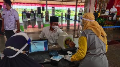 Vaksinasi COVID-19 di Kabupaten Bangkalan Sedang Berlangsung