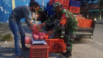 Penjual Buah di Sampang