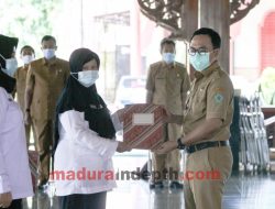 Serahkan SK, Begini Pesan Bupati Kepada P3K Di Pamekasan