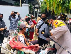FWP Bersama Polres Pamekasan Bagi-bagi Ribuan Masker Peringati HPN 2021