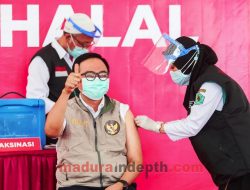 Bupati Pamekasan Ikut Vaksinasi Covid-19 Tahap Kedua