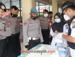 Puluhan Personil Sat Sabhara Polres Sumenep Ikuti Tes Urine Narkoba