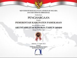 Pemkab Pamekasan Terima Dua Penghargaan dari Kemenpan-RB