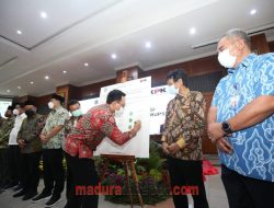 Wujudkan Pemerintahan Bersih, Bupati Pamekasan Teken Komitmen Pemberantasan Korupsi