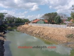 Dua Ribu Sheet Pile Pengendali Banjir Kali Kamoning Sudah Terpasang