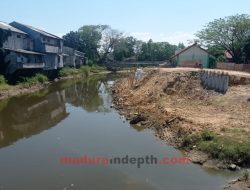 Empat Bulan Lagi Pemancangan Sheet Pile Sungai Kamoning Akan Tuntas