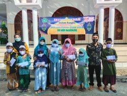 Peringati HUT RI dan Hari Asyura, MIN Sampang Santuni Anak Yatim