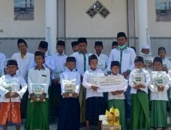 Terima Beras dari NU Care-Lazisnu Sampang, Santri: Saya Makan Bareng Teman-teman